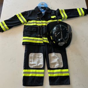 Fire fighter Halloween Costume size 3t/4t in great condition